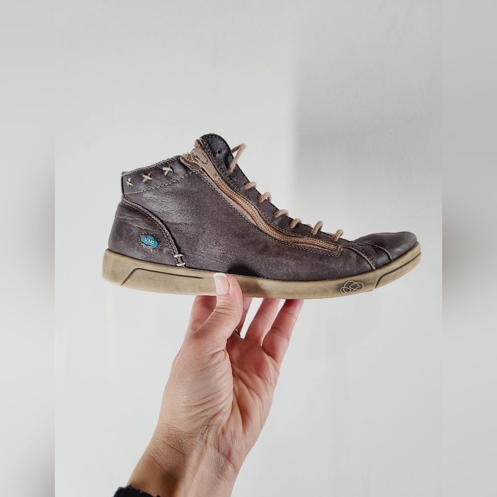 Cloud Aika High Top Sneakers, Size 40